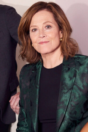 Kiri Avatar 2 The Way of Water Sigourney Weaver Green Blazer