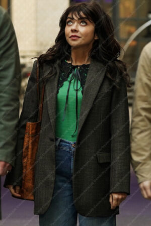 Pitch Perfect Bumper in Berlin Sarah Hyland Blazer