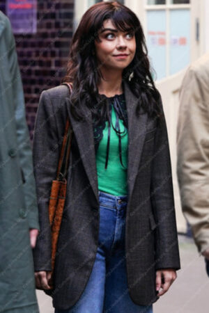 Heidi Pitch Perfect Bumper in Berlin Sarah Hyland Blazer