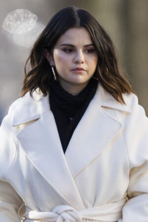 Mabel Mora Only Murders In The Building S02 Selena Gomez White Coat