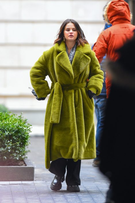 only murders in the building s02 selena gomez green coat.