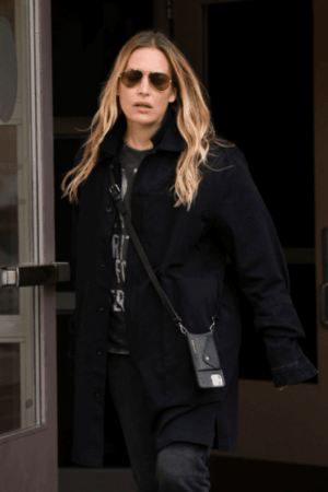 piper-perabo-yellowstone-season-4-summer-higgins-black-coat