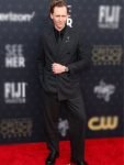 Tom Hiddleston 2024 Critics Choice Awards Black Double-breasted Suit.