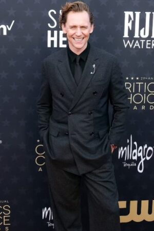 Tom Hiddleston 2024 Critics Choice Awards Black Double-breasted Suit