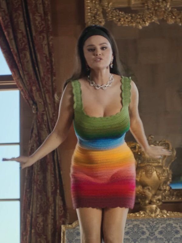 Selena-Gomez-Love-On-Rainbow-Knitted-Dress