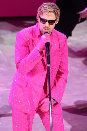 Ryan-Gosling-Oscar-2024-Pink-Blazers