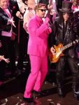Ryan-Gosling-Oscar-Pink-Suit