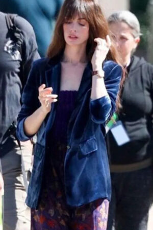 Solene Film The Idea Of You 2024 Anne Hathaway Blue Velvet Blazer.