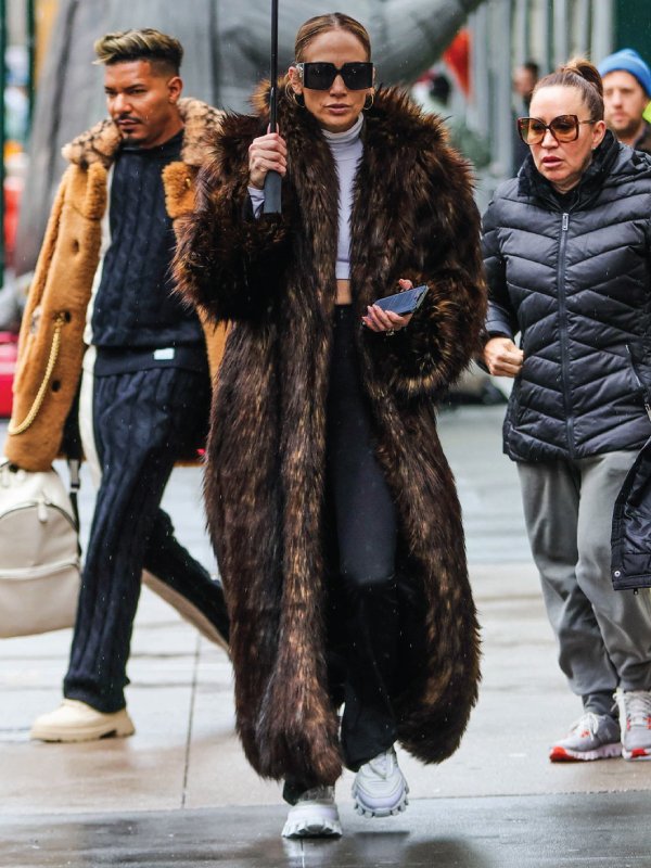 Jennifer-Lopez-NYC-2024-Fur-Coat