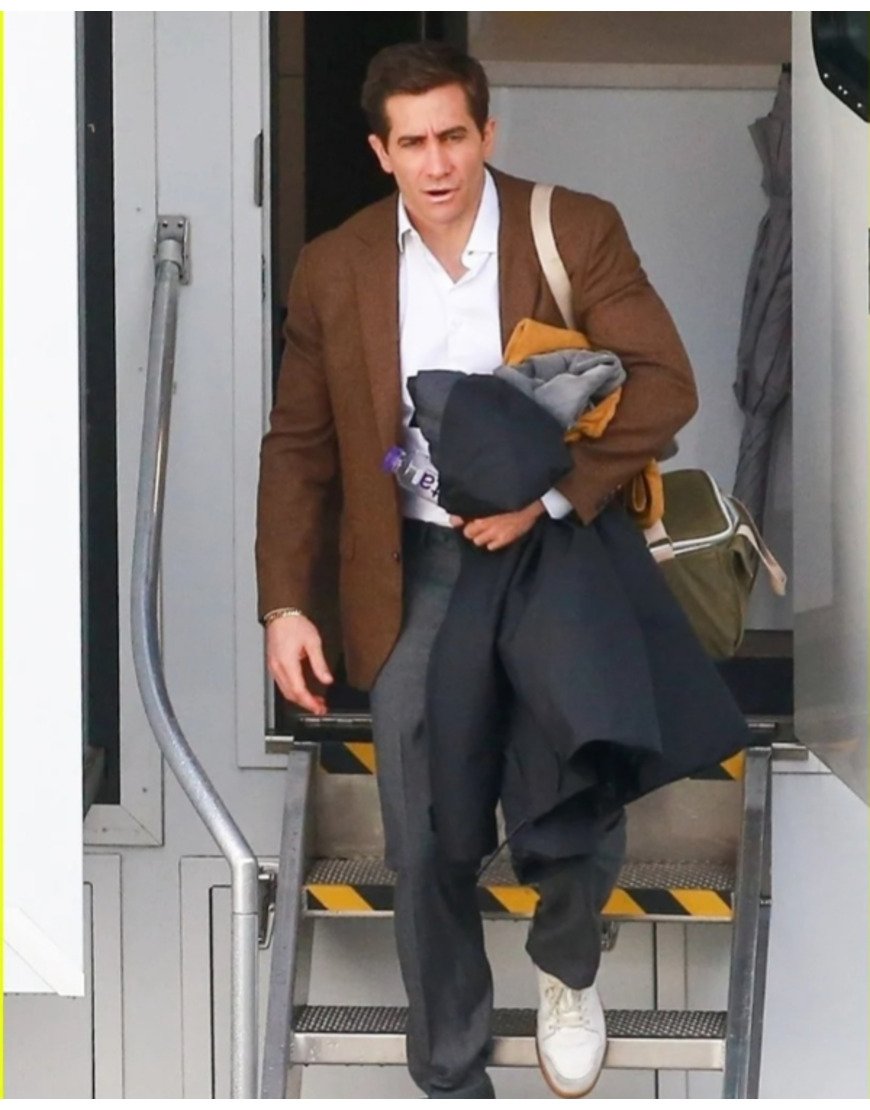 Rusty Sabich Tv Series Presumed Innocent 2024 Jake Gyllenhaal Brown Coat