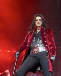 Concert-2024-Alice-Cooper-Red-Velvet-Coat