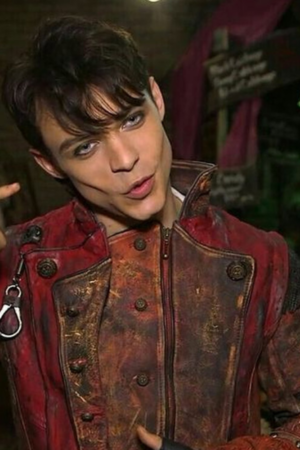 Harry Descendants 2 Thomas Doherty Red Studded Leather Coat