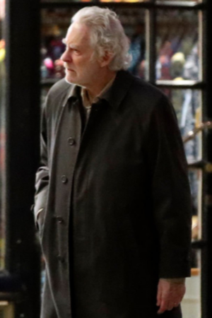Kevin Kline Disclaimer Tv Mini Series Stephen Brigstocke Black Trench Coat